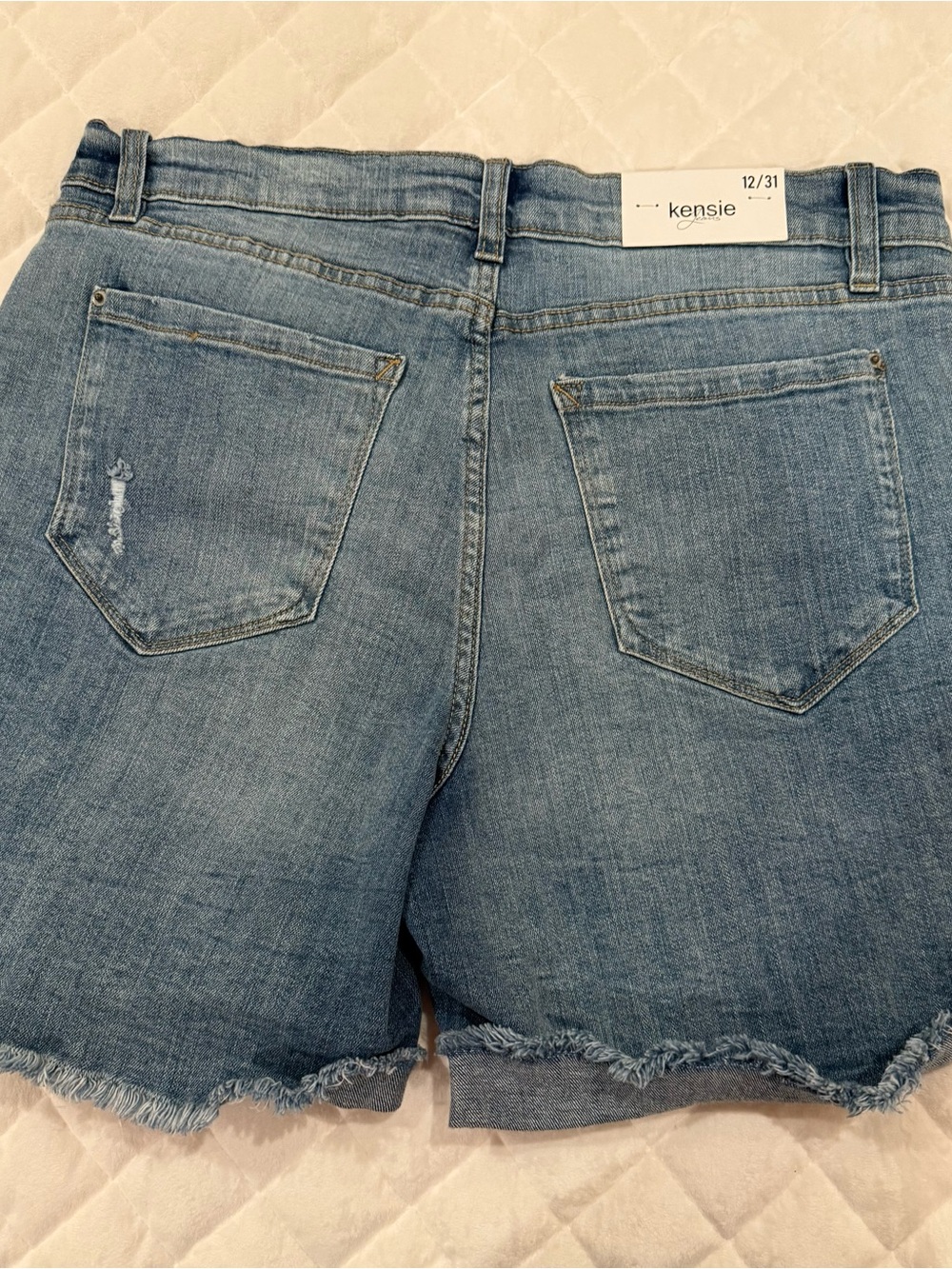 Kensie Light Blue Denim Jean Shorts - Size 12/31 NWT - Picture 2 of 4